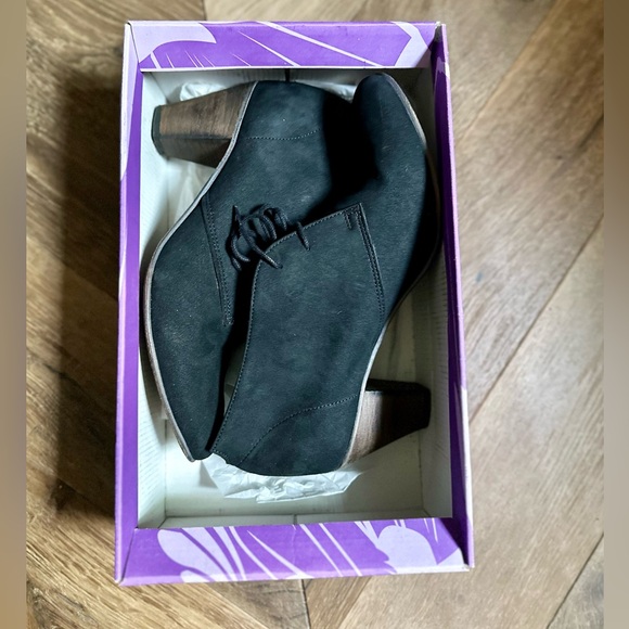 Witchy Black Lace-Up Heels / Booties - Picture 3 of 10